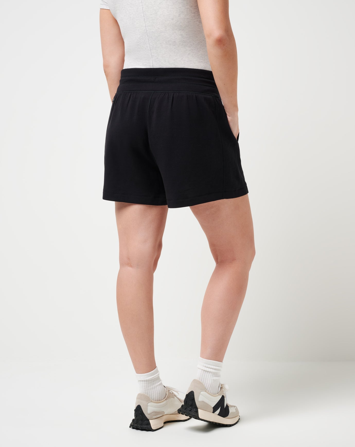 Skyloft Soft Tie Short| Travis Mathew